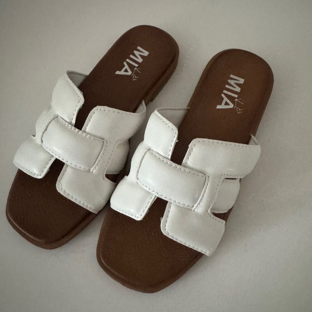 New Stitch Fix Mia Kids Girls White Sandals Size 13